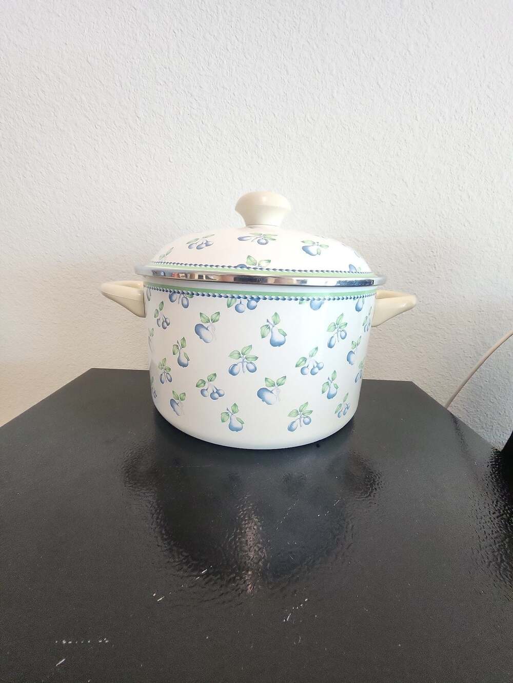 Villeroy & Boch Design Provence Enamel Dutch Oven Pot